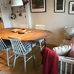 Sentralt I Med Gangavstand Til Apartment Stavern
