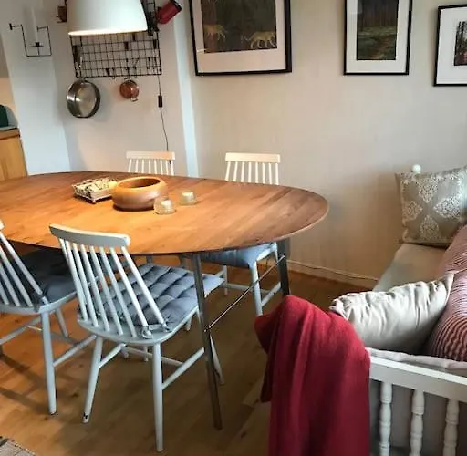 Sentralt I Med Gangavstand Til Apartamento Stavern