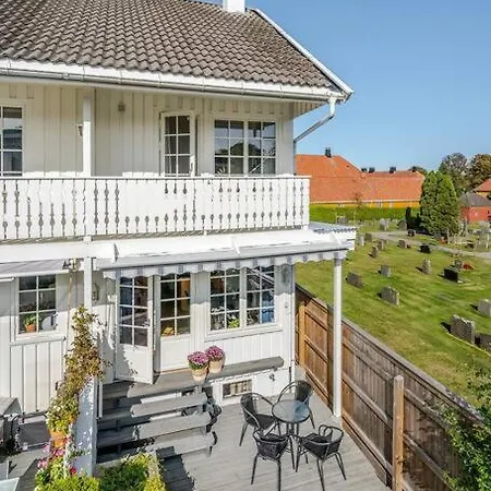 Sentralt I Med Gangavstand Til